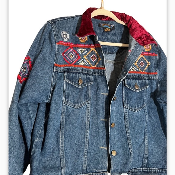 Shaver lake Vintage Embroidered Bohemian Denim
Jean Jacket size XL - Picture 3 of 6
